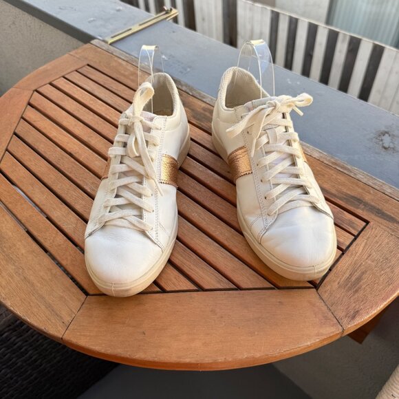 Ecco Womens White Sneakers With Rose Gold Accents - Picture 2 of 7